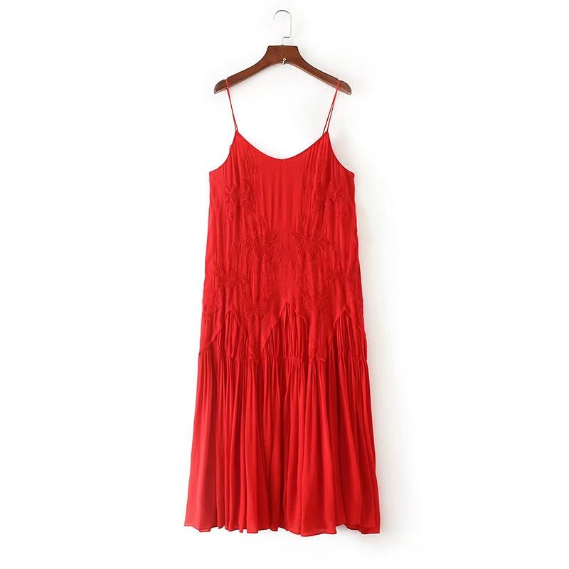 Rochie rosie lata de dama cu bretele subtiri si broderie