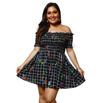 Ежедневна дамска рокля с голи рамене в черен цвят с флорален десен