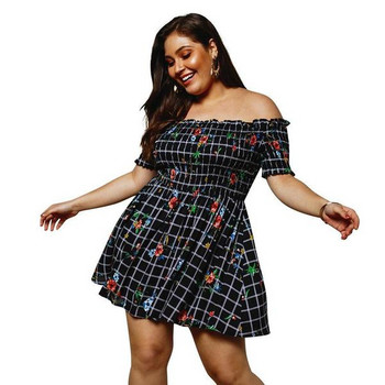 Ежедневна дамска рокля с голи рамене в черен цвят с флорален десен