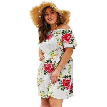 Модерна дамска рокля с паднали ръкави и флорални мотиви в бял цвят