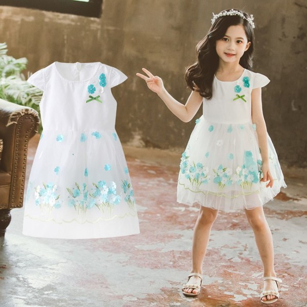 Rochie eleganta pentru copii in alb cu broderie si tul