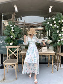 Rochie de dama din tul cu maneci lungi si decolteu in V si model floral