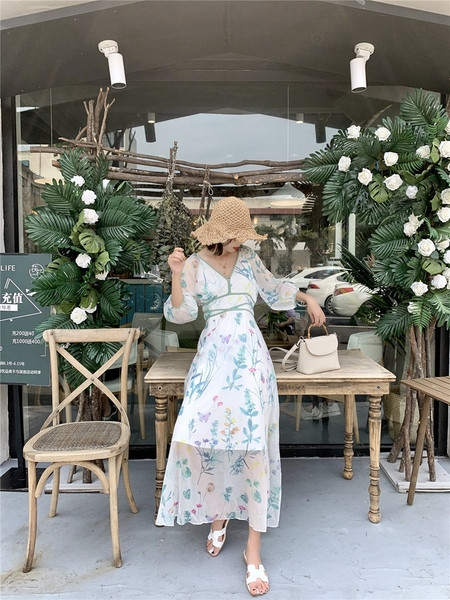 Rochie de dama din tul cu maneci lungi si decolteu in V si model floral