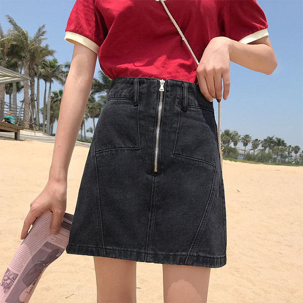 Fusta de dama moderna cu fermoar in negru si albastru