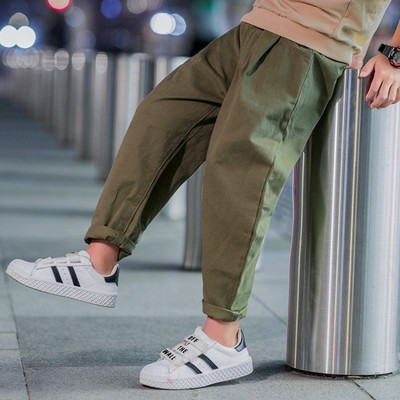 Pantaloni actuali pentru copii in trei culori cu buzunare pentru baieti