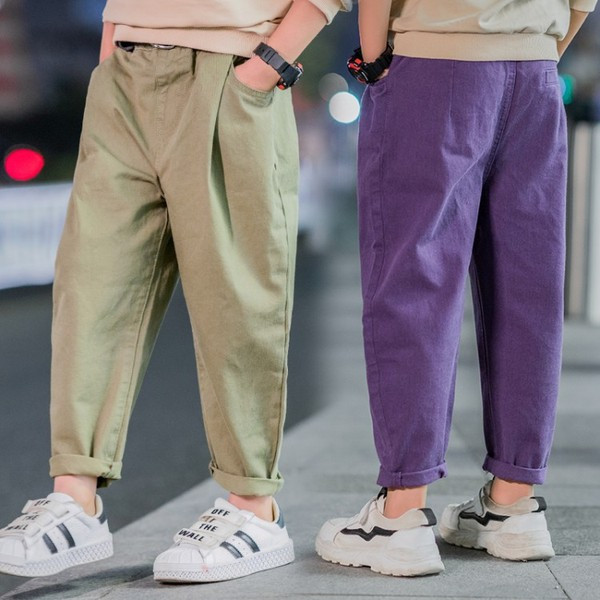 Pantaloni actuali pentru copii in trei culori cu buzunare pentru baieti