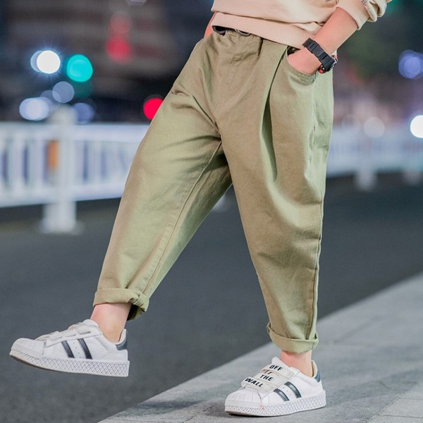 Pantaloni actuali pentru copii in trei culori cu buzunare pentru baieti