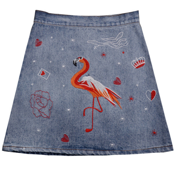 Fusta de dama din denim cu broderie colorata