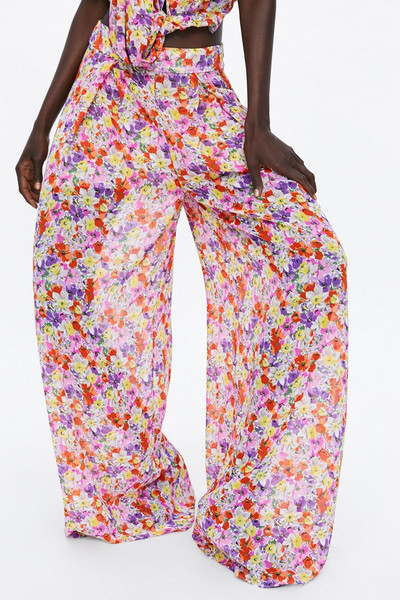 Дамски широк панталон от шифон с флорален десен