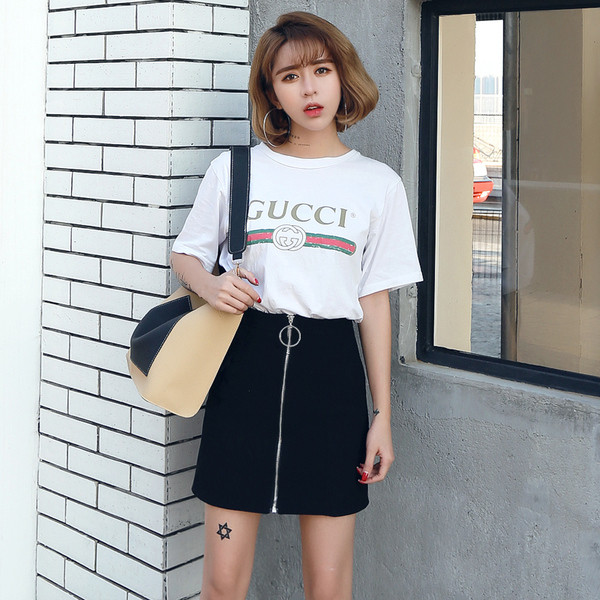 Дамска пола с цип и висока талия  в черен цвят 