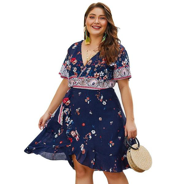 Rochie modernă de damă cu mâneci scurte și decolteu în V în albastru și alb