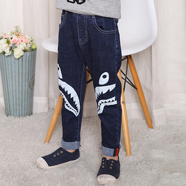 Модерни детски дънки с апликация за момчета