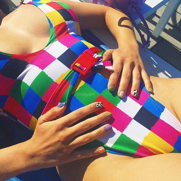 Цветен цял бански костюм с колан