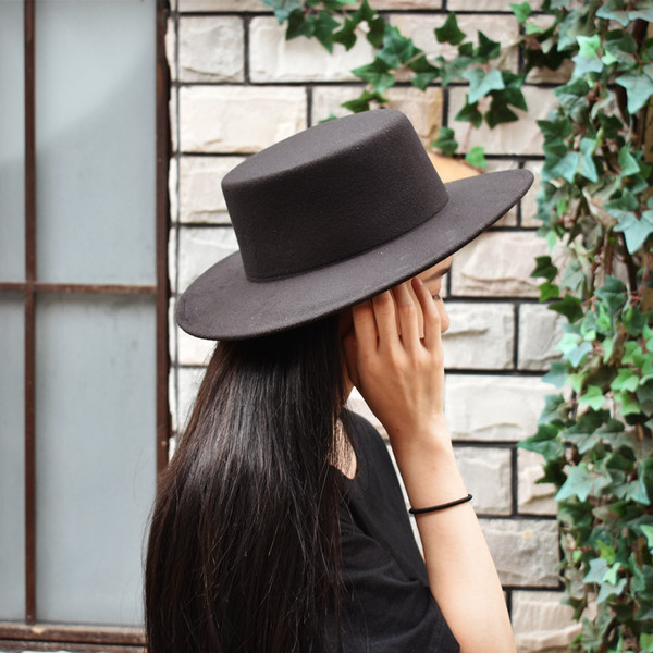 Pălărie elegantă de vară pentru femei, în negru