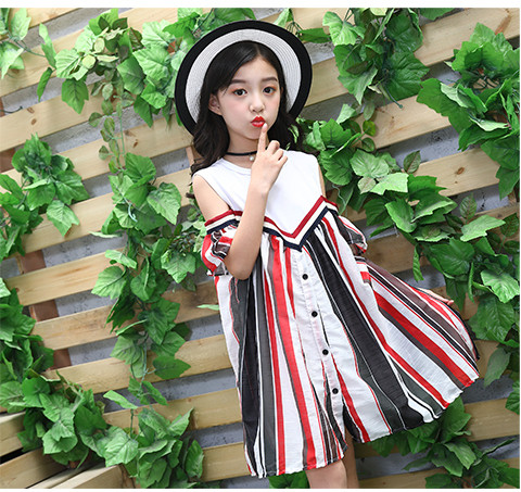 Rochie actuala pentru copii cu nasturi si decolteu O