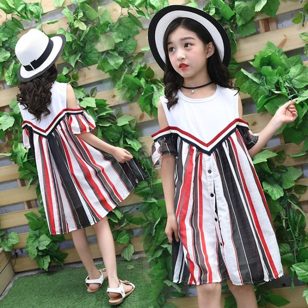 Rochie actuala pentru copii cu nasturi si decolteu O