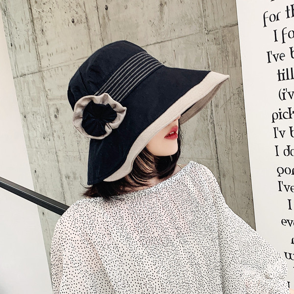 Pălărie modernă pentru femei cu element 3D în mai multe culori