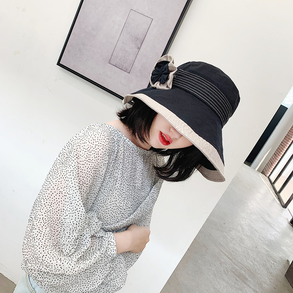 Pălărie modernă pentru femei cu element 3D în mai multe culori