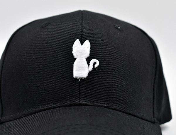 Palarie casual dama cu vizor si broderie alb-negru