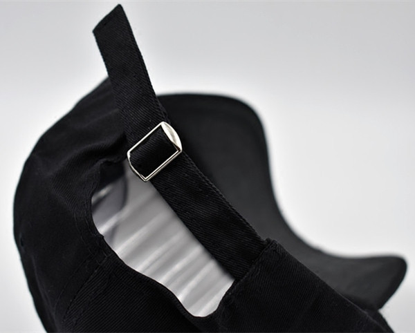 Palarie casual dama cu vizor si broderie alb-negru