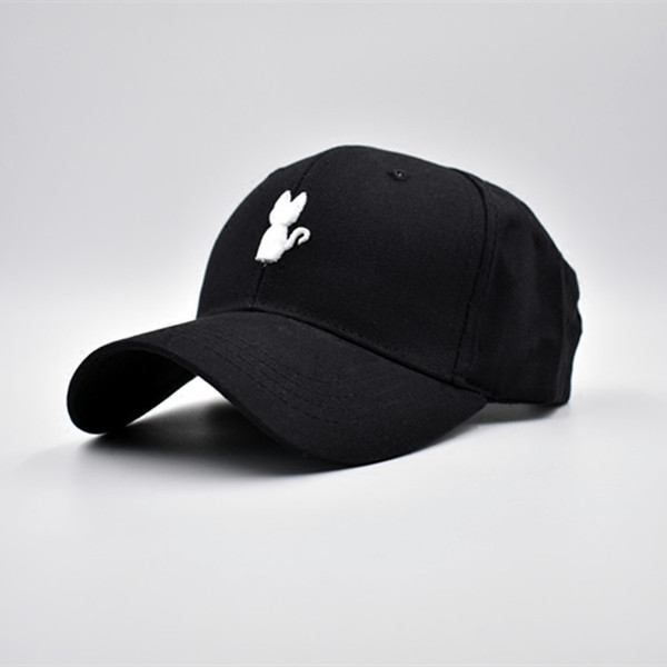 Palarie casual dama cu vizor si broderie alb-negru