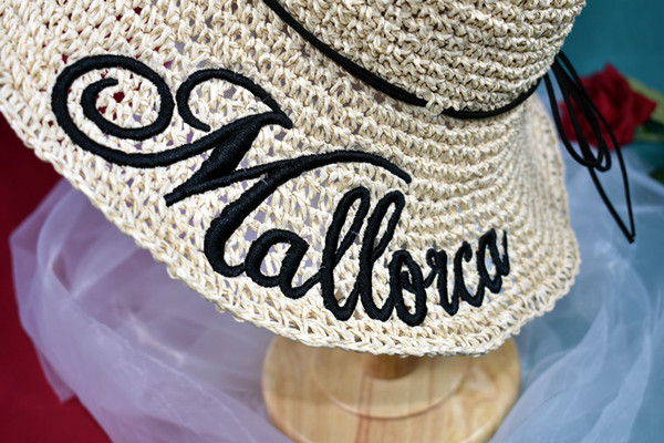 Стилна дамска шапка за плаж с бродерия 