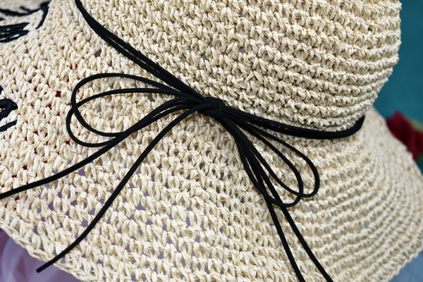 Стилна дамска шапка за плаж с бродерия 