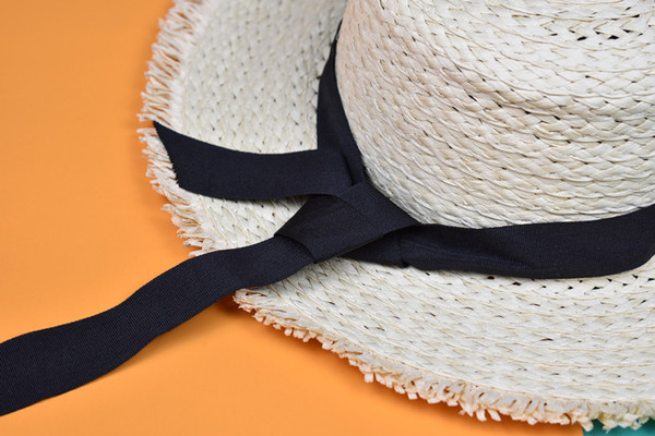 Palarie de dama model nou cu broderie in doua culori