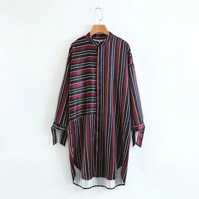 Cămașă lungă cu dungi cu mâneci din dantelă și guler clasic