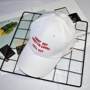 Pălărie casual pentru femei în alb și roșu