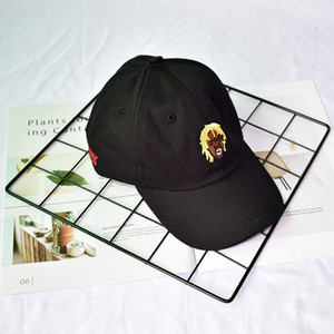 Дамска шапка с козирка и цветна бродерия в няколко цвята