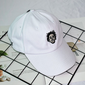 Дамска шапка с козирка и цветна бродерия в няколко цвята