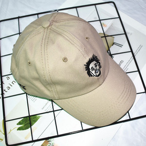 Дамска шапка с козирка и цветна бродерия в няколко цвята