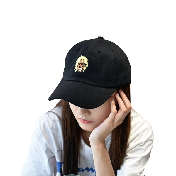 Дамска шапка с козирка и цветна бродерия в няколко цвята 