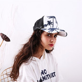 Pălărie de vară de damă modernă cu aplicație colorată