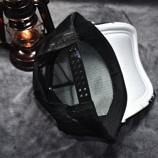 Pălărie de vară de damă modernă cu aplicație colorată