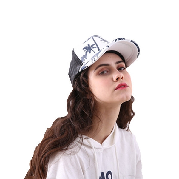 Pălărie de vară de damă modernă cu aplicație colorată