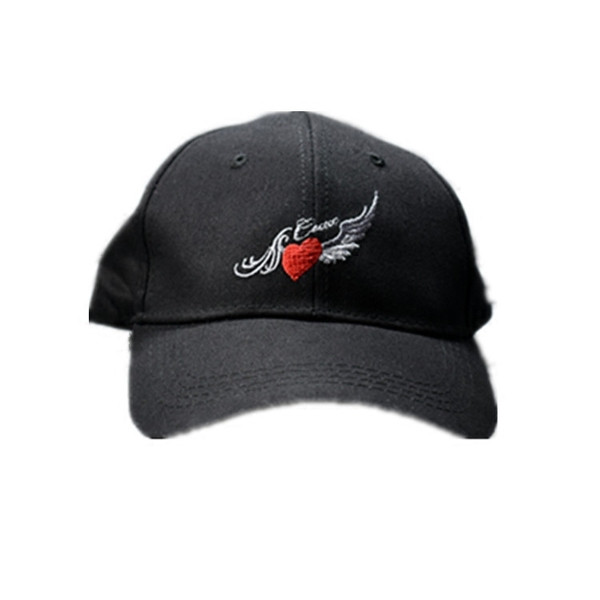 Дамска шапка  с козирка и цветна бродерия в няколко цвята 