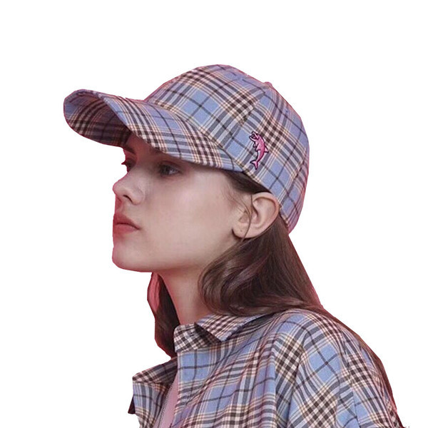 Дамска карирана шапка с козирка в два цвята 