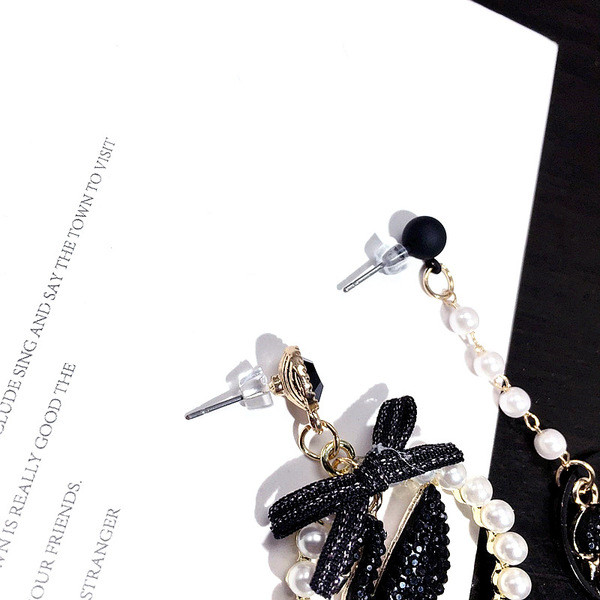 Cercei moderni de dama in negru cu perle