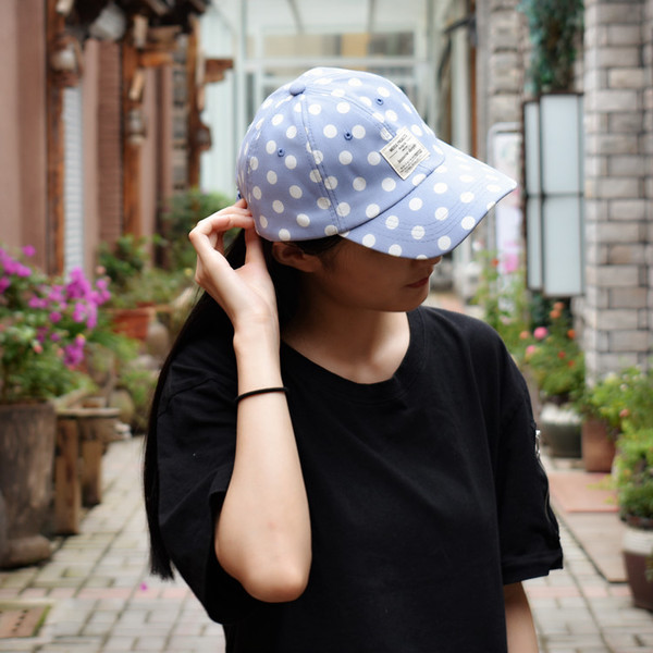 Palarie de dama cu vizor punctat in mai multe culori