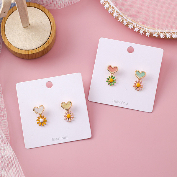 Modern női fülbevaló két színben, szív alakú