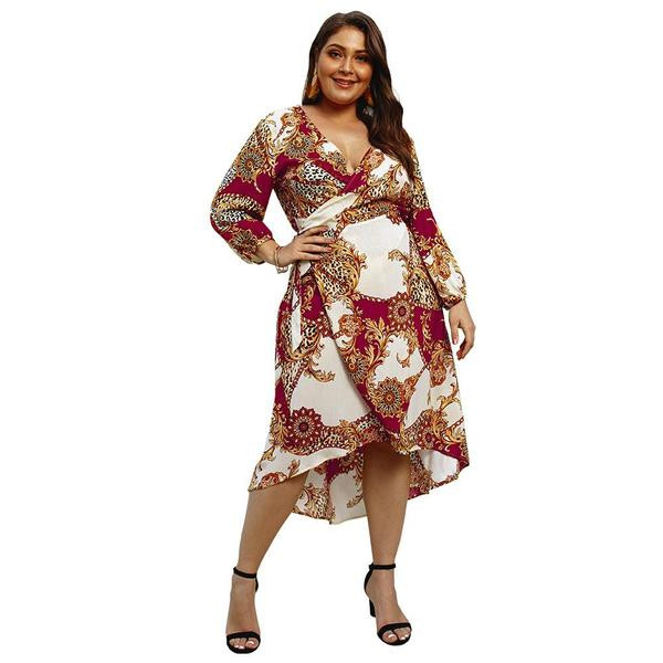 Modern női ruha mély nyakkivágással és hosszú ujjakkal