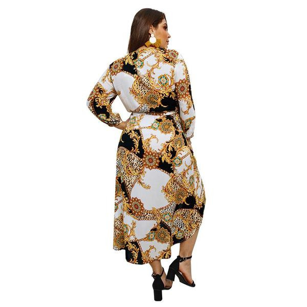 Modern női ruha mély nyakkivágással és hosszú ujjakkal