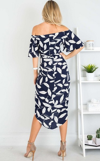 Rochie moderna de dama cu umerii goi si cu fanta