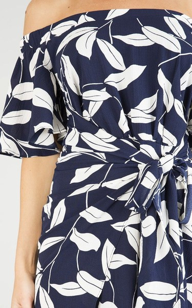 Rochie moderna de dama cu umerii goi si cu fanta