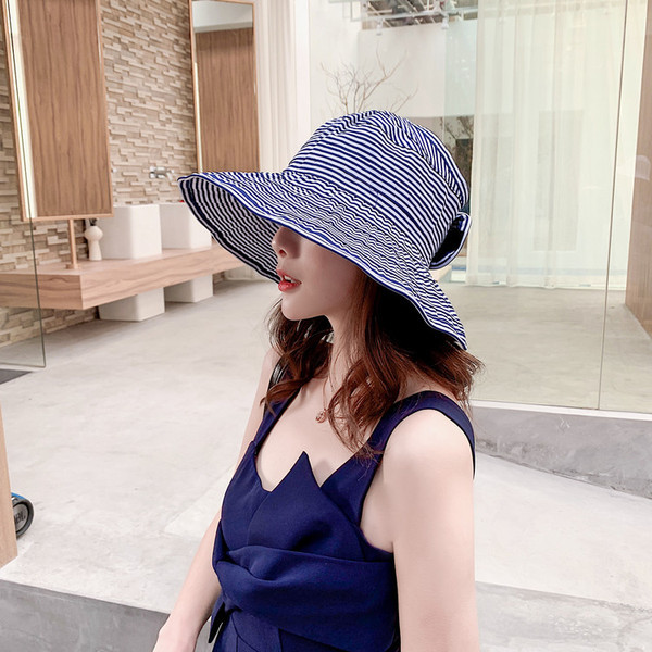 Pălărie de vară de damă cu dungi în mai multe culori