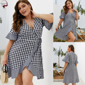 Дамска карирана рокля с V-образно  деколте
