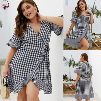 Дамска карирана рокля с V-образно  деколте