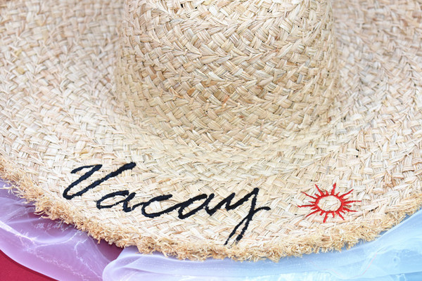 Palarie de plaja de dama eleganta cu broderie